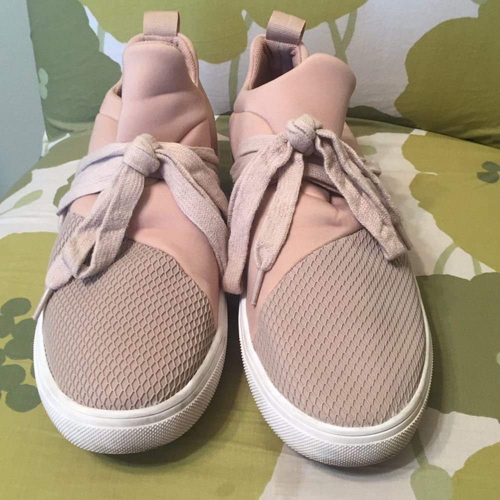Steve Madden Lancer sz 8.5 Blush Athletic Inspired